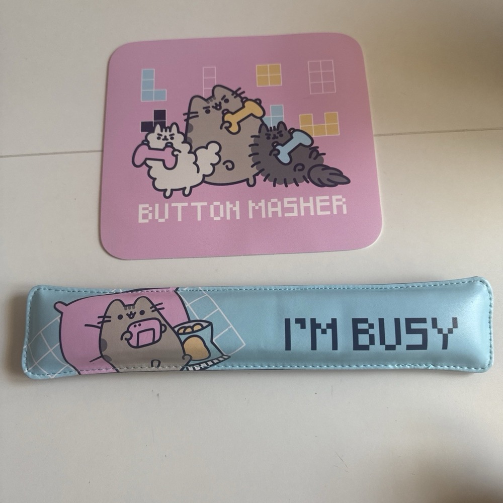 Gamer Pusheen I'm Busy Mouse Pad & Padded Wrist Rest Cat Box Exclusive GUC
